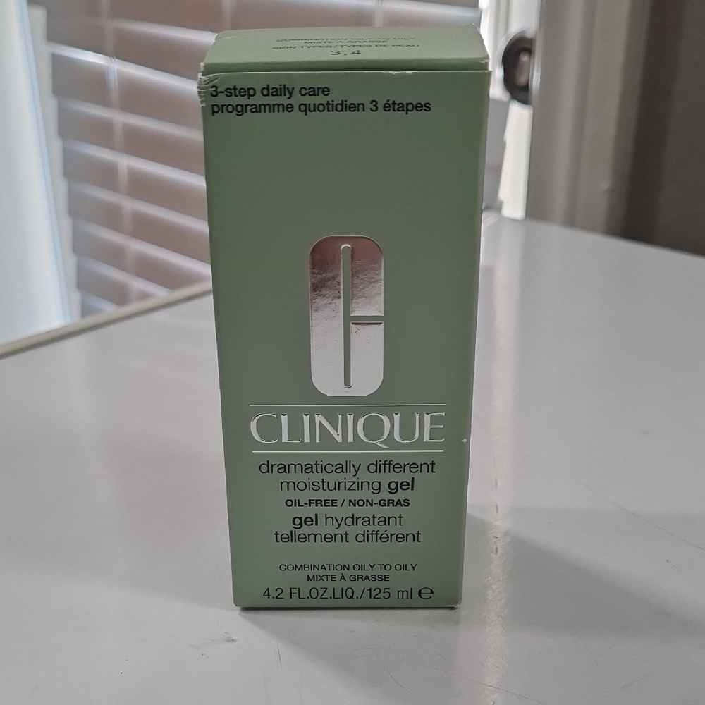 Clinique Dramatically Different Moisturizing Gel